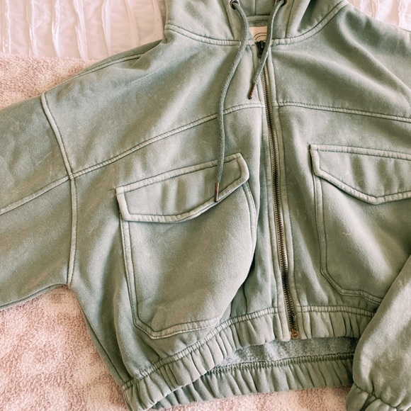 Cropped moto jacket! - Picture 2 of 4